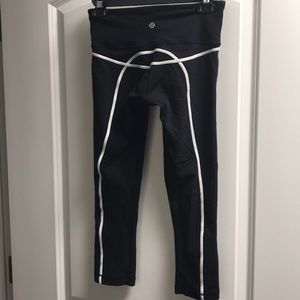 Lululemon black crop pant with back detail